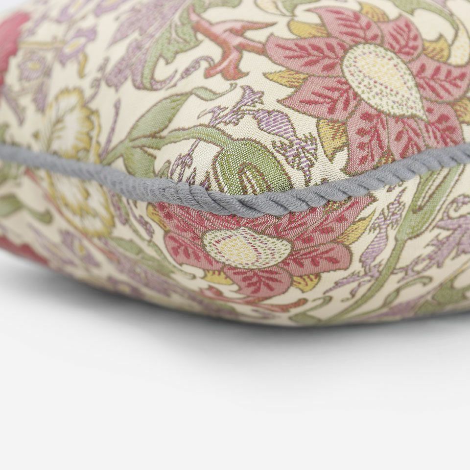 ブルーグレー色のパイピングをつけています／カラー：ピンク