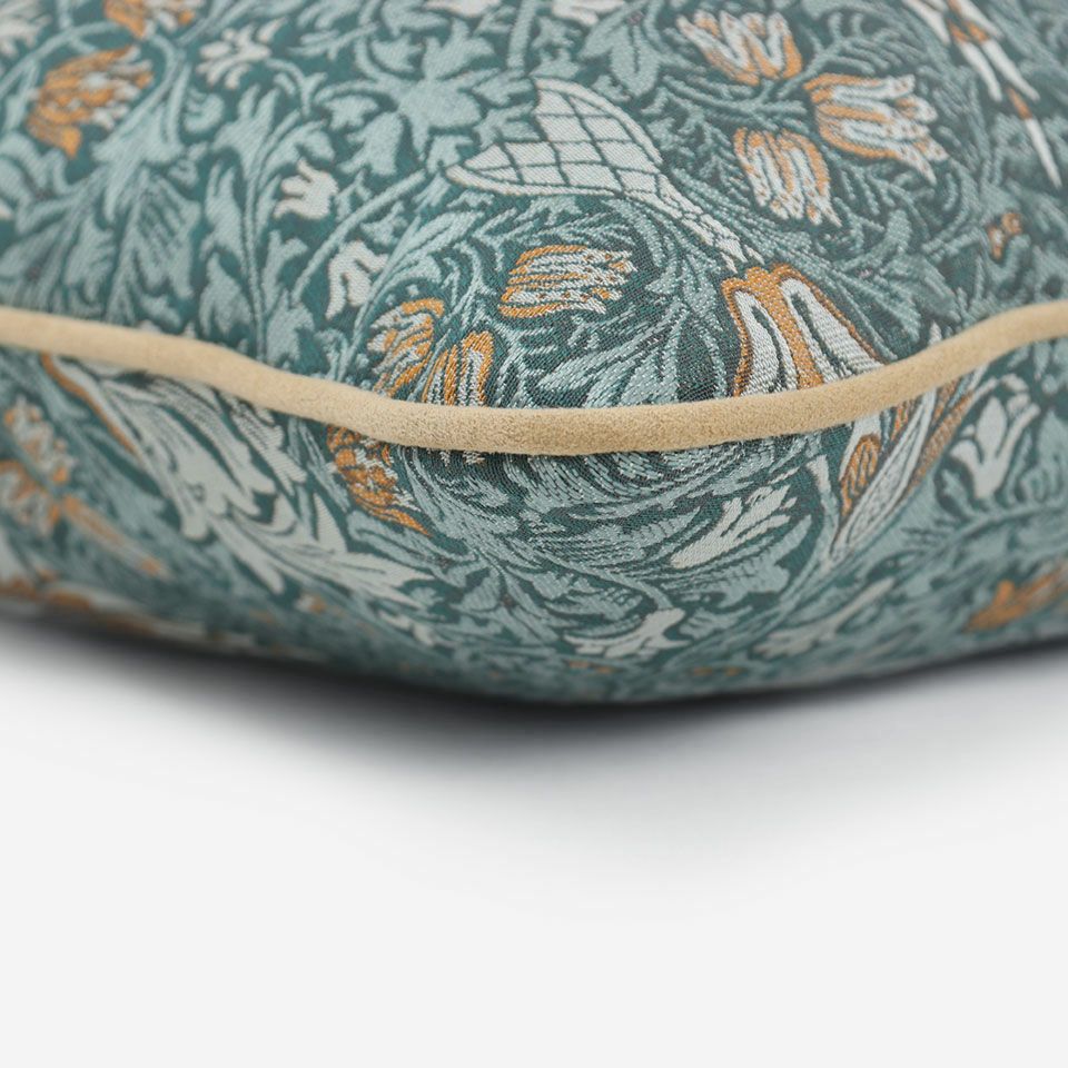 キャメル色のパイピングをつけています／カラー：ブルーグリーン