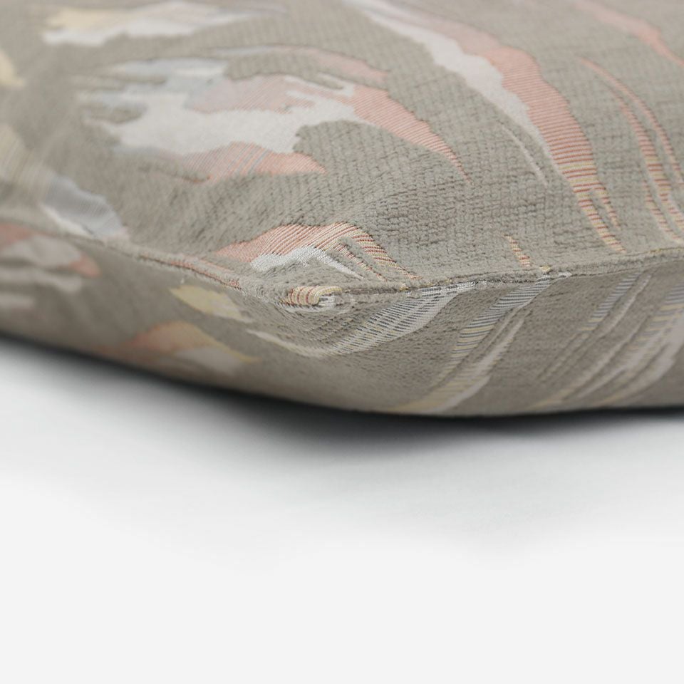 外周を縁取るように丁寧に縁取り（ステッチ）をしています