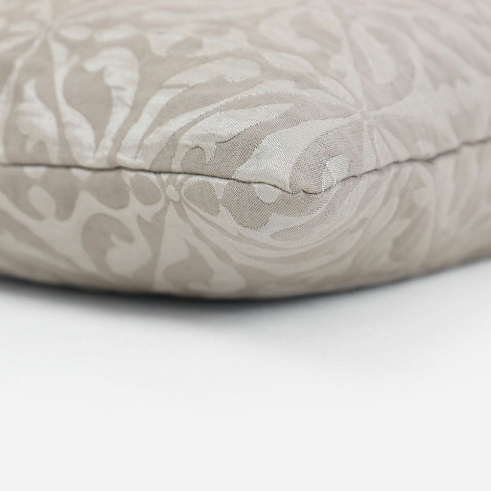 周囲は縫い合わせ仕様でシンプルな仕上がりです