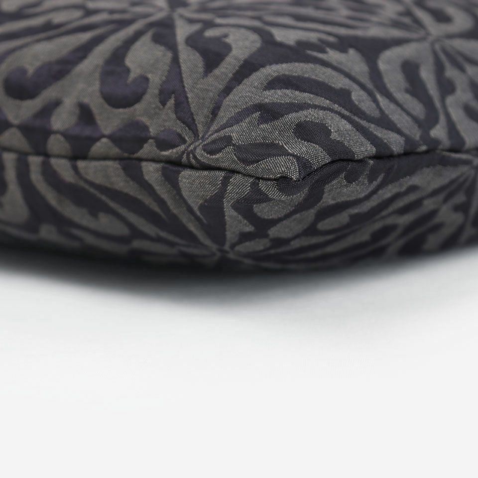 周囲は縫い合わせ仕様でシンプルな仕上がりです