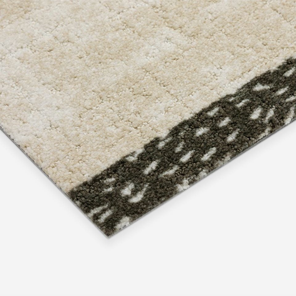 表面カラー：アイボリー／周囲が綺麗にカットされたタイル形状で、隙間なく組み合わせることができます