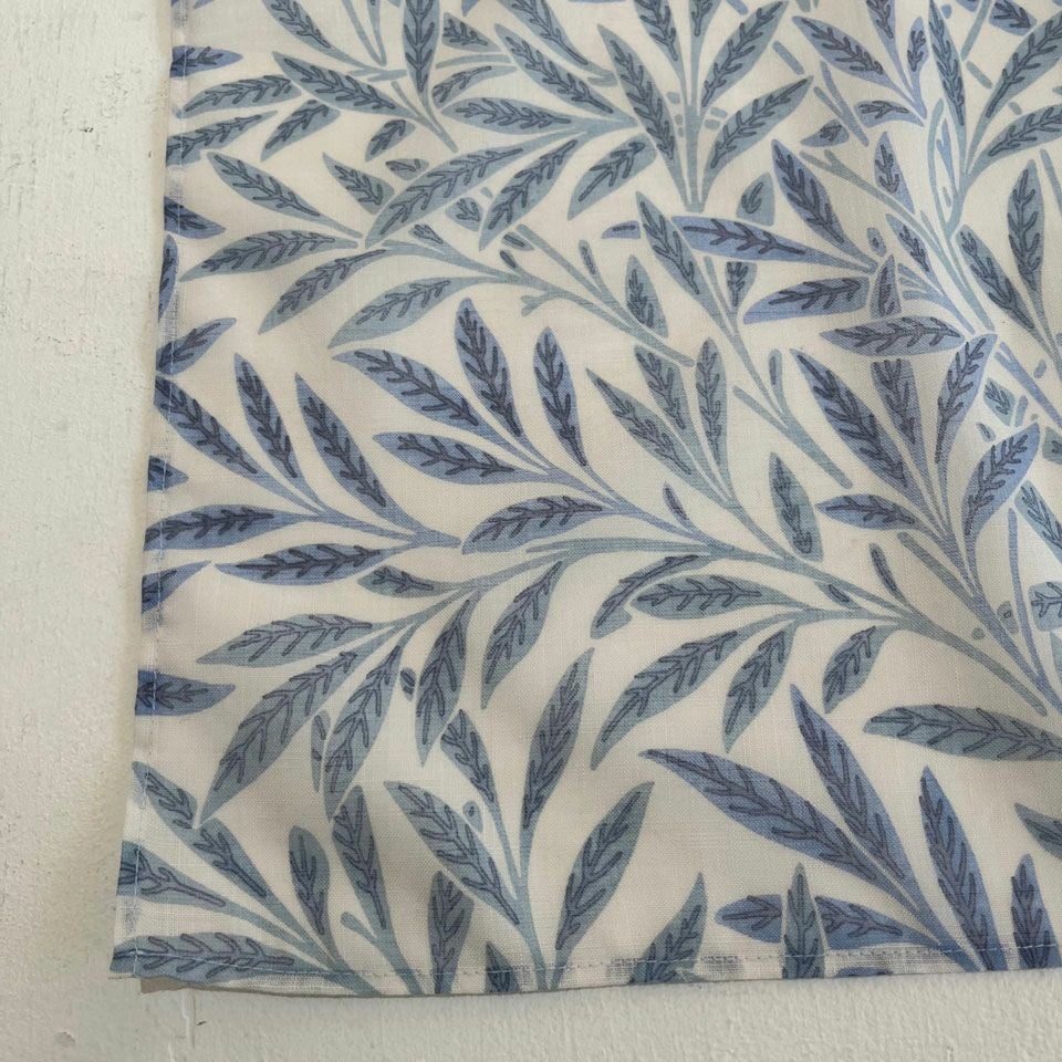 柳の葉っぱをデザインした清涼感のある使い易いデザインで、小窓から大きなスペースまでフレキシブルに対応することができます