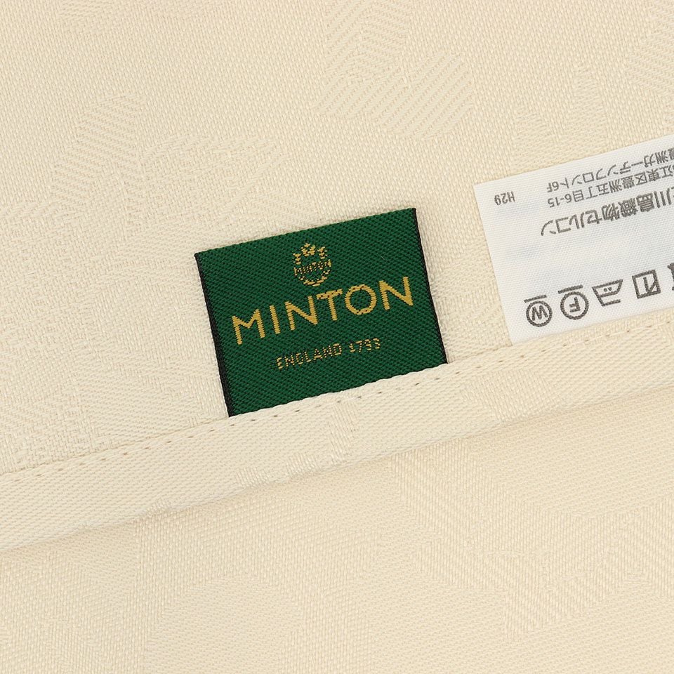 生地の裏側はMINTONのタグが付いています：ベージュ