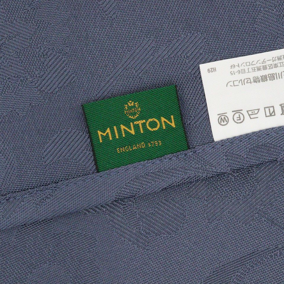 生地の裏側はMINTONのタグが付いています：ダークブルー