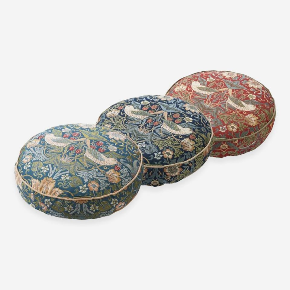 ブルーグリーン・ブルー・レッドの3色で展開しています