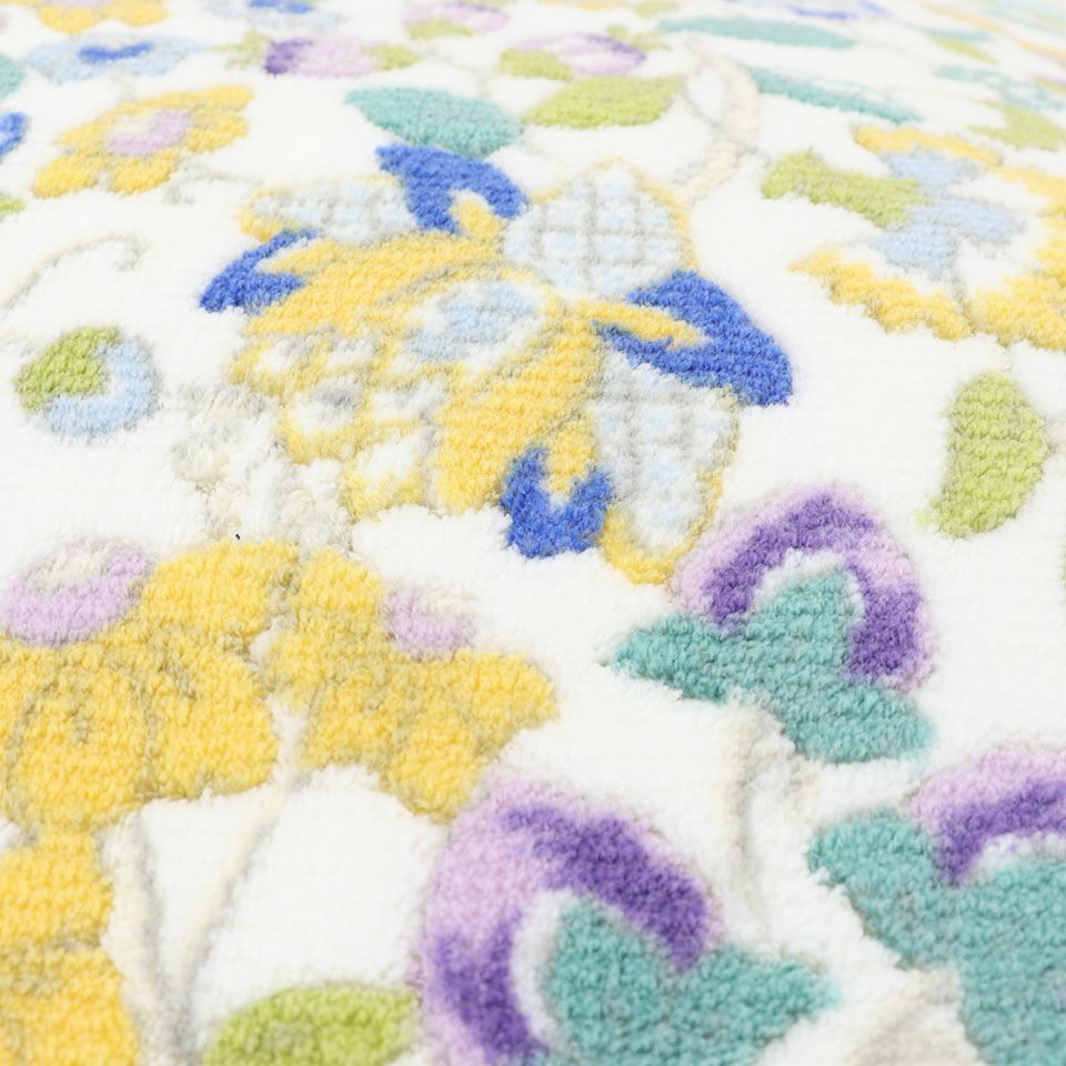 ハドンホールの小花が咲き乱れる春のガーデンをイメージしたデザインです