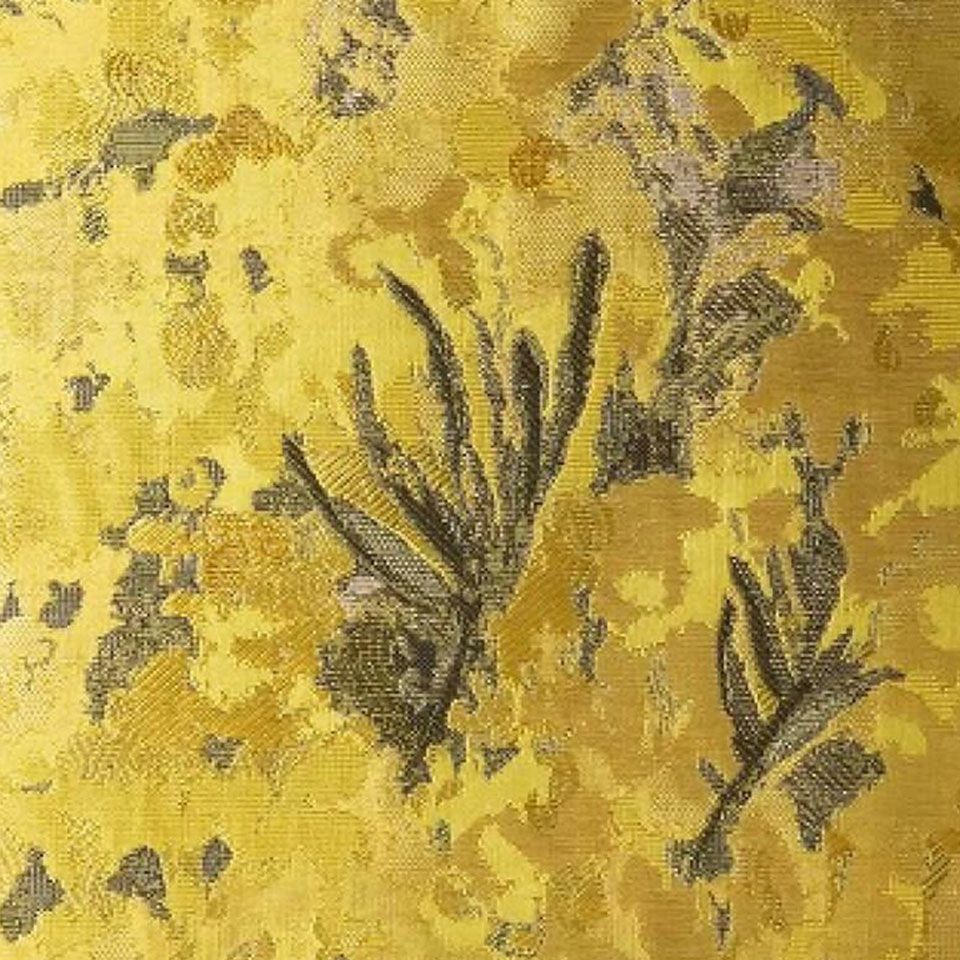 ミモザの花の粒々とふわっとやわらかいふくらみを、緻密で繊細な数種の風通織（二重織）の連なりと、込み入った織組織で表現しました