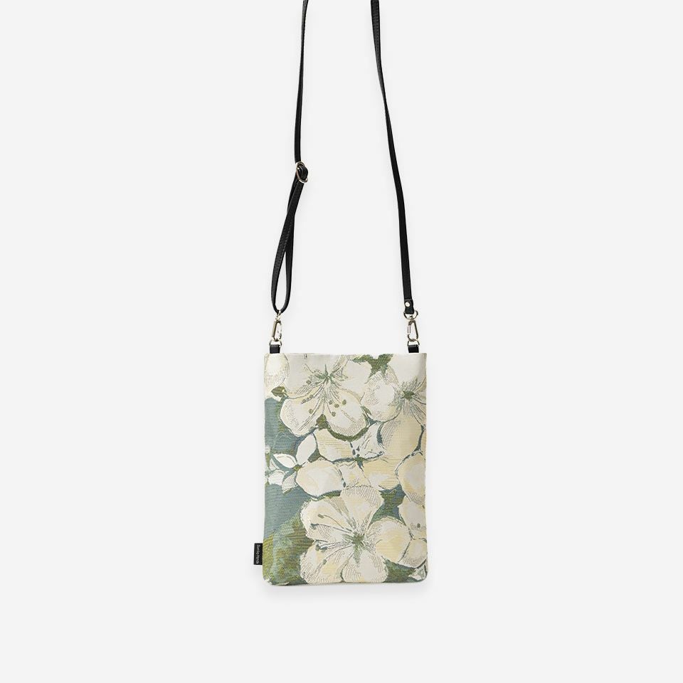 表面／カラー：アイボリー／約W19(マチ含む）×H25×D2cm ※ベルトの長さ 130cm（金属部込）