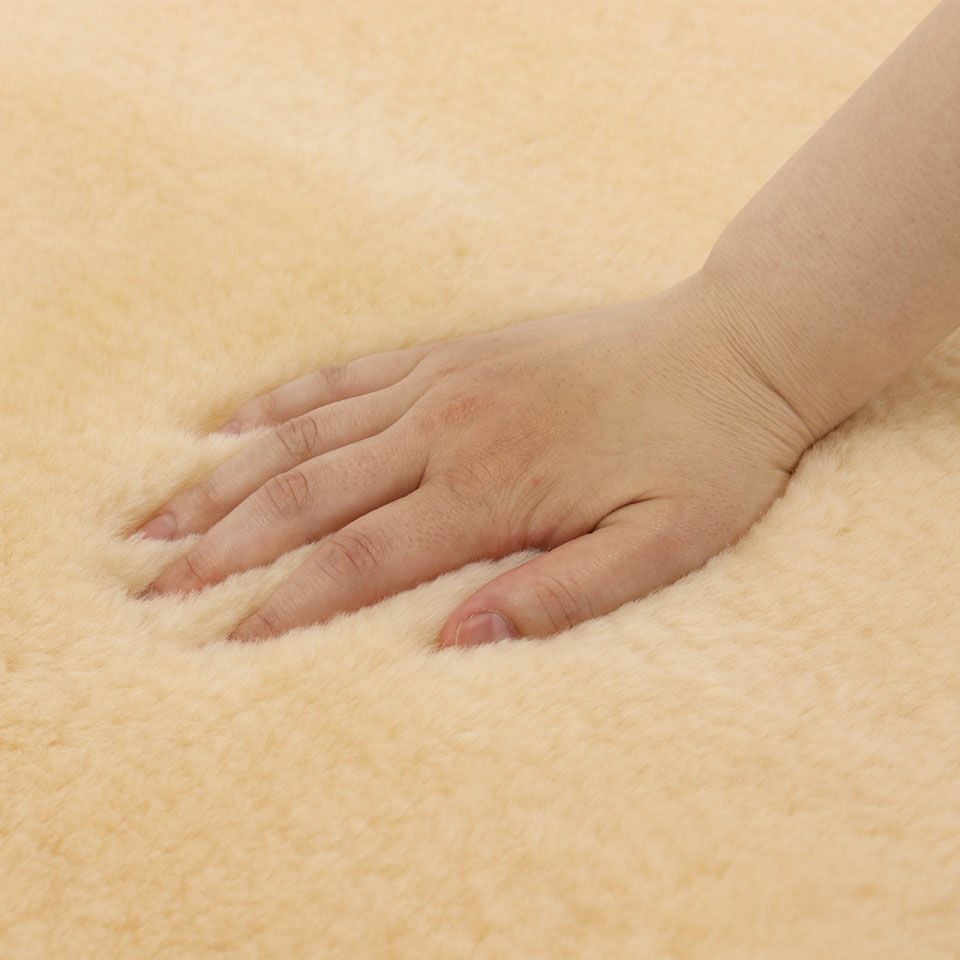 優れた吸湿性と発散性により、表面はいつもさらりとした肌触りで年中通して心地よくご利用いただけます