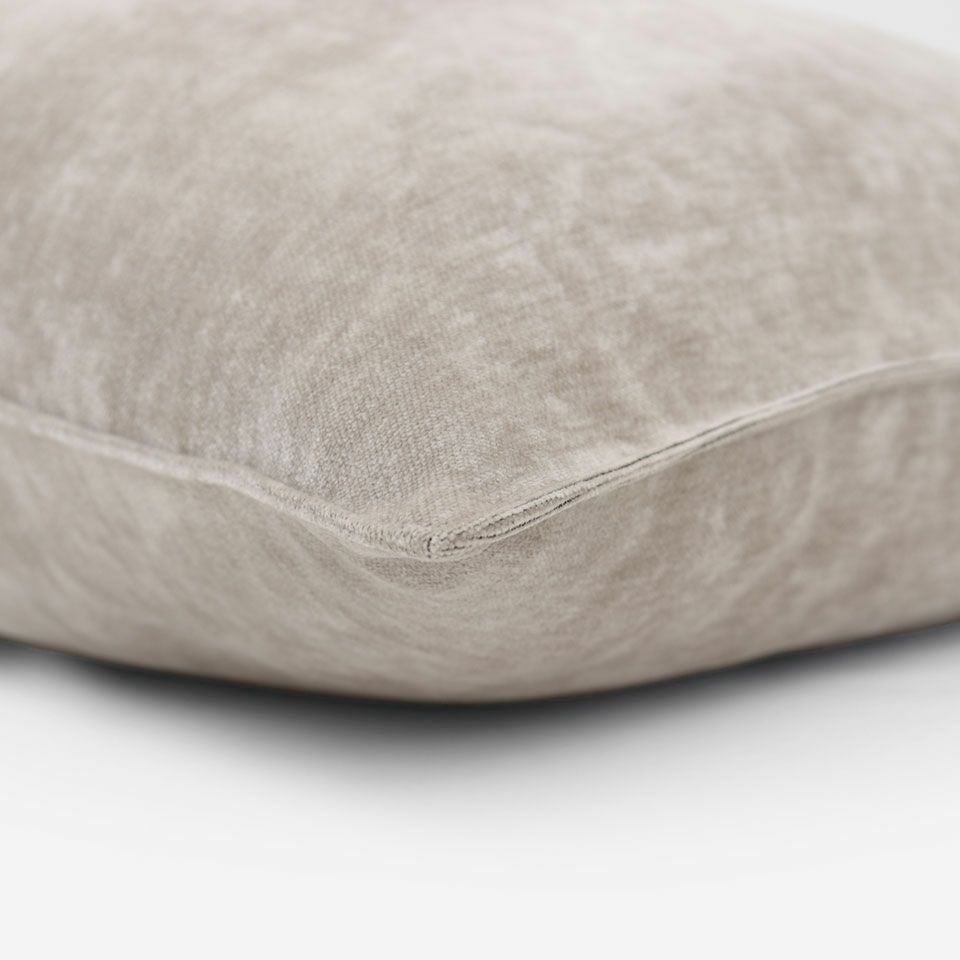 外周を縁取るように丁寧に縁取り（ステッチ）をしています／45cm×45cm／40cm×30cm／カラー：ベージュ