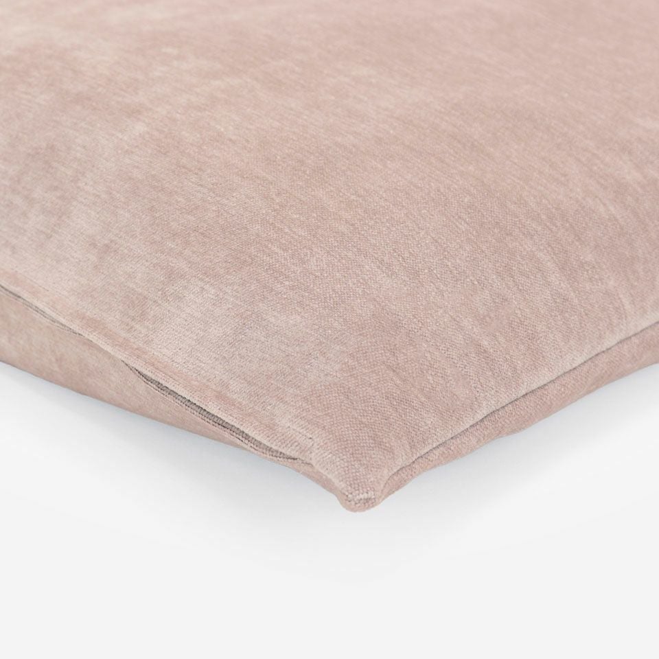 周囲は縫い合わせ仕様でシンプルな仕上がりです／カラー：ローズ