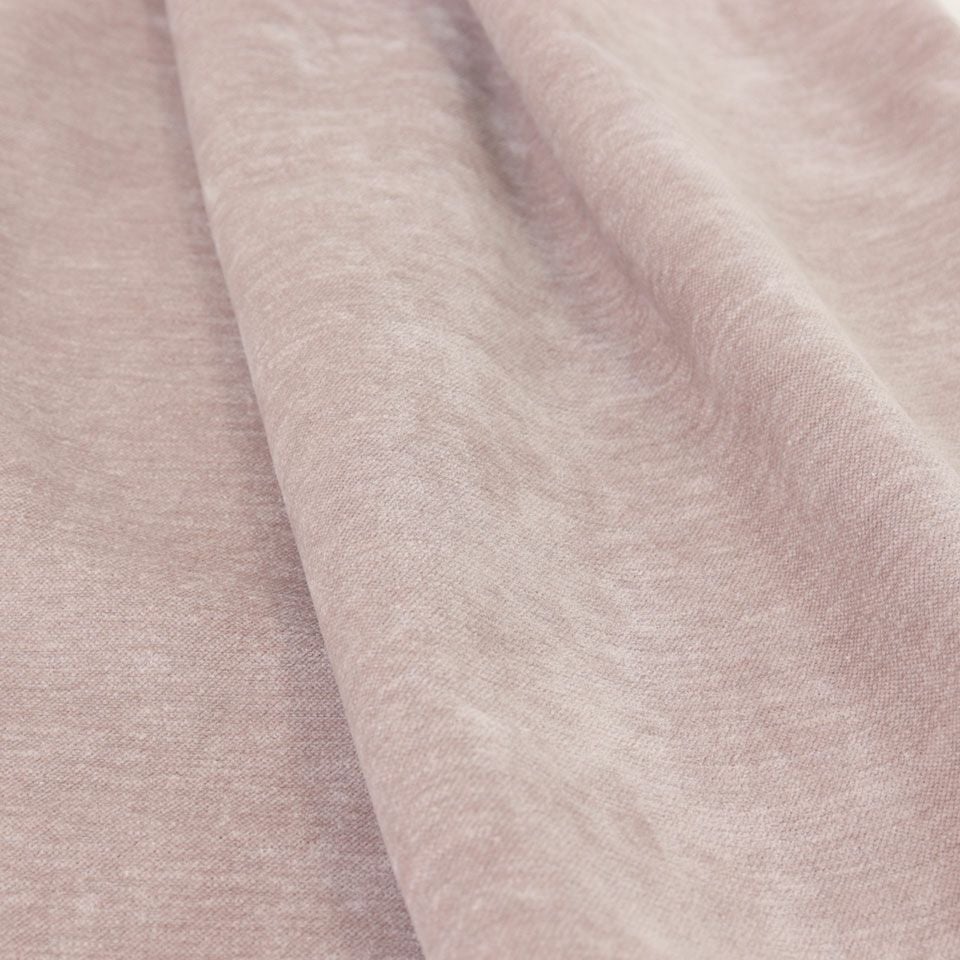 シンプルながらも高級感と程良い光沢感のあるモール糸を使用したベルベット調素材のクッションカバーです／カラー：ローズ