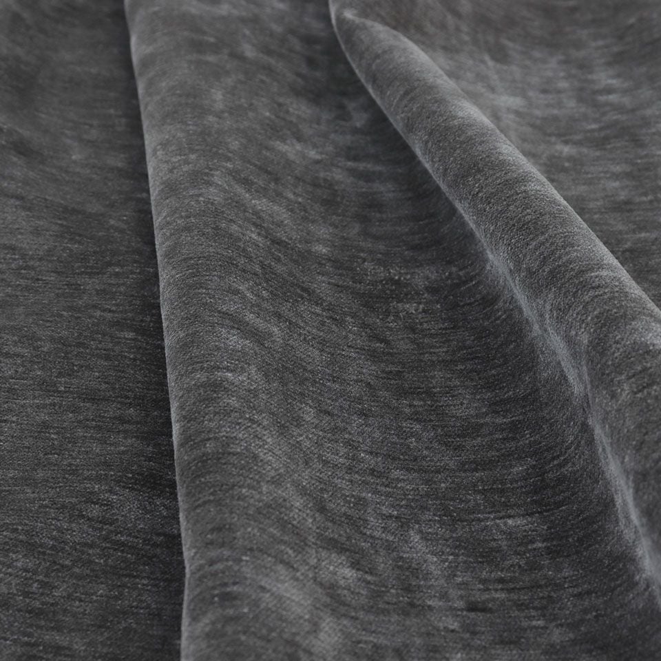 シンプルながらも高級感と程良い光沢感のあるモール糸を使用したベルベット調素材のクッションカバーです／カラー：ダークグレー