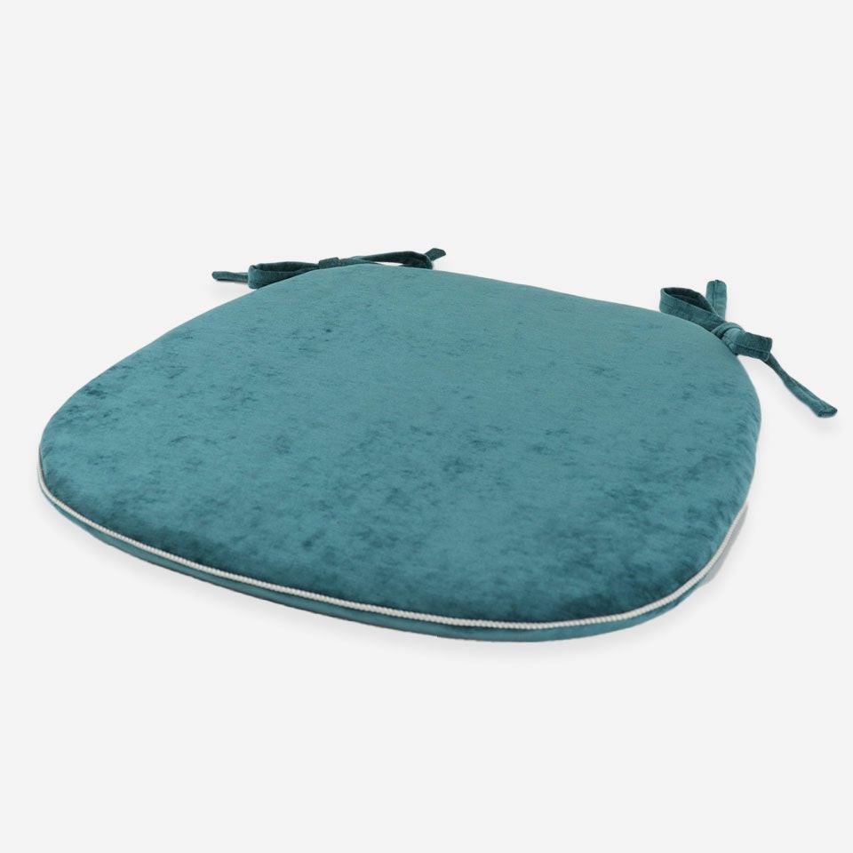 表面／カラー：ダークグリーン／45cm×43cm／無地なので、様々なインテリアシーンに合わせることができます