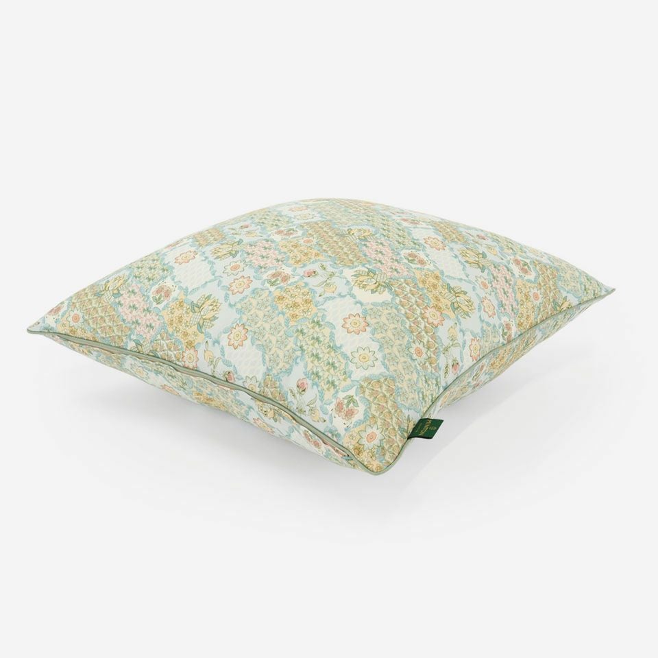 グリーン色のパイピングをつけています／表面カラー：グリーン