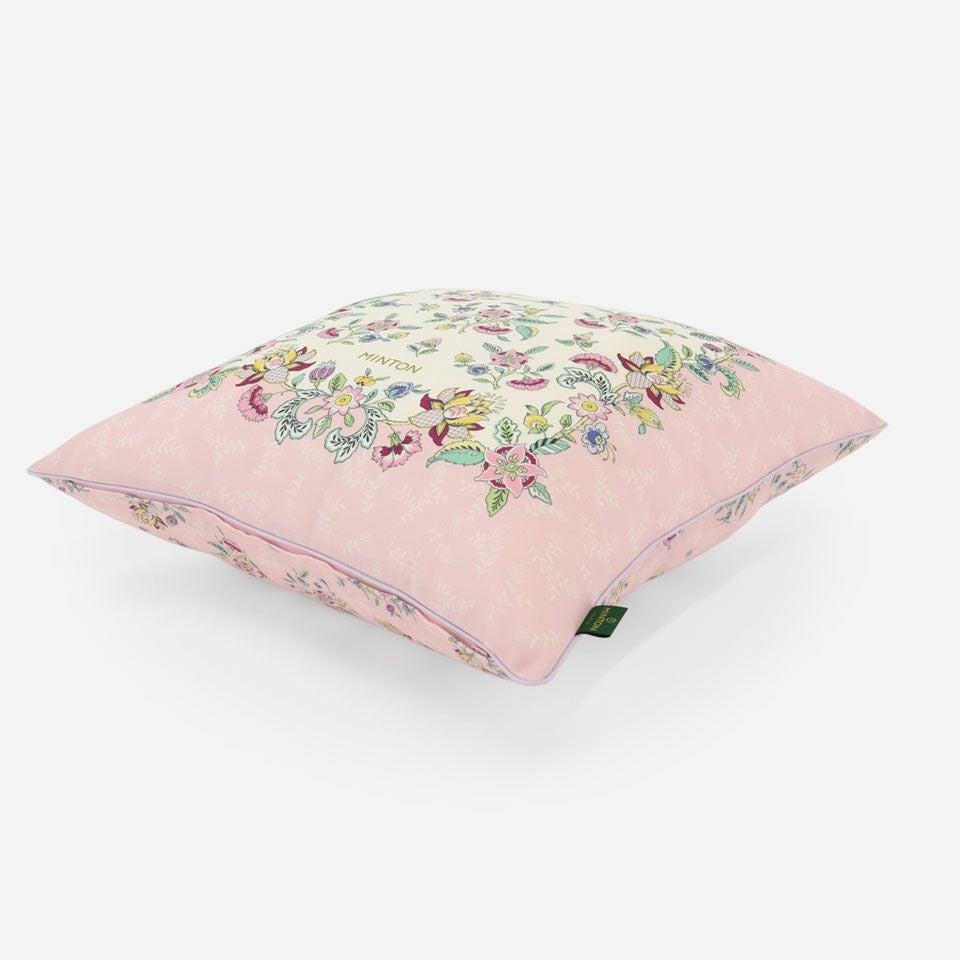 表面と裏面の異なるデザイン／ピンク色のパイピングをつけています／表面カラー：ピンク／裏面カラー：ピンク