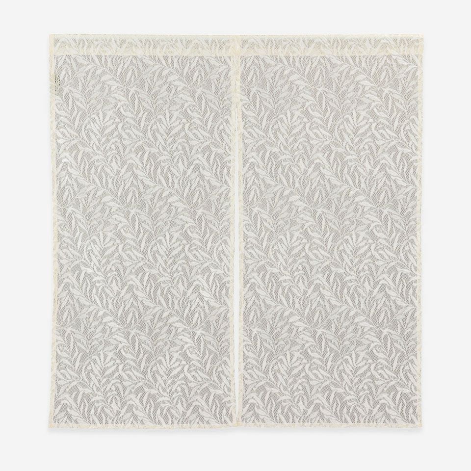 正面画像／カラー：ベージュ／約85cm×90cm  *レース柄が見えやすいように商品背面にグレー色の加工をしていますが、実際の商品にグレー色の裏地等はありません。