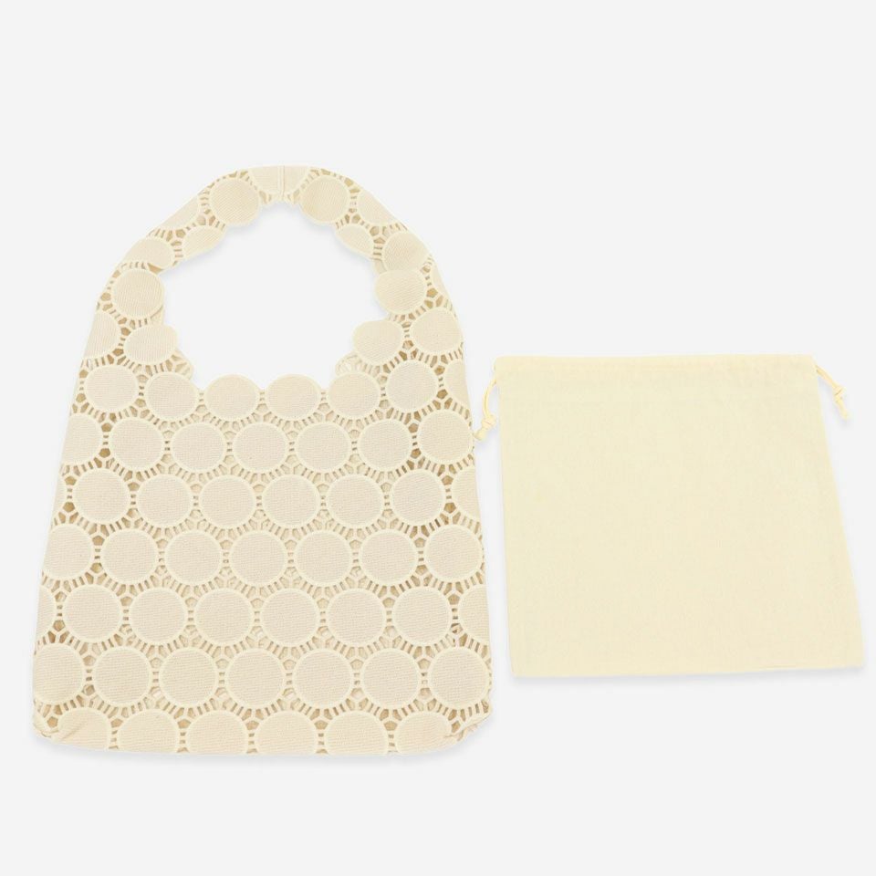 バッグ本体は35cm×30cm、インナーバッグは30cm×24.5cmです