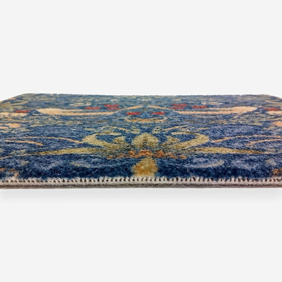 厚み（全厚）は10mm／重量感はありますが、その分ズレにくくなっています