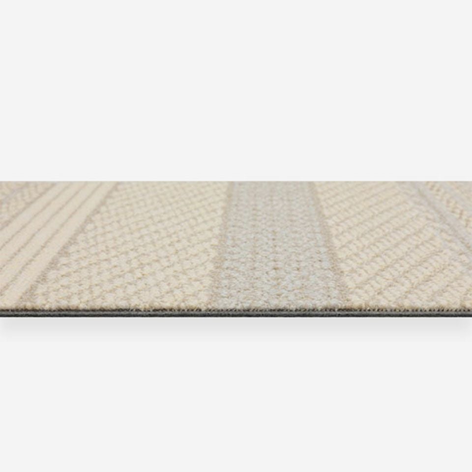 厚み（全厚）は8mm／重量感はありますが、その分ズレにくくなっています