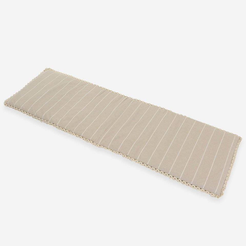 表面／カラー：ベージュ／46cm×150cm／麻綿素材の生地にトーションレースを合わせています