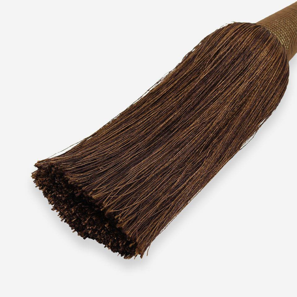 房に存在感のあるデザインの為、ボリューム感のあるカーテンにも相性が良いです／カラー：ブラウン