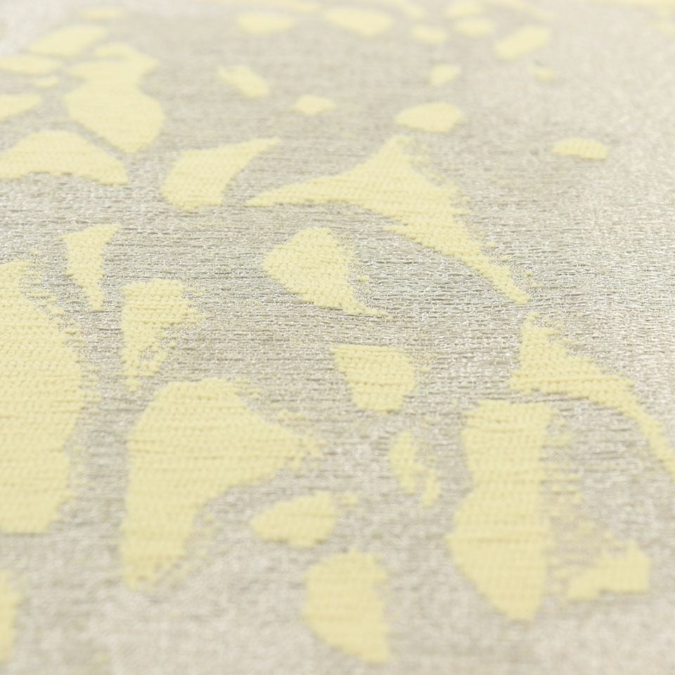 家を守る木、白樫の枝葉が風に揺れる様子をシルエットで表現し、自然の美しさをお部屋に取り入れます