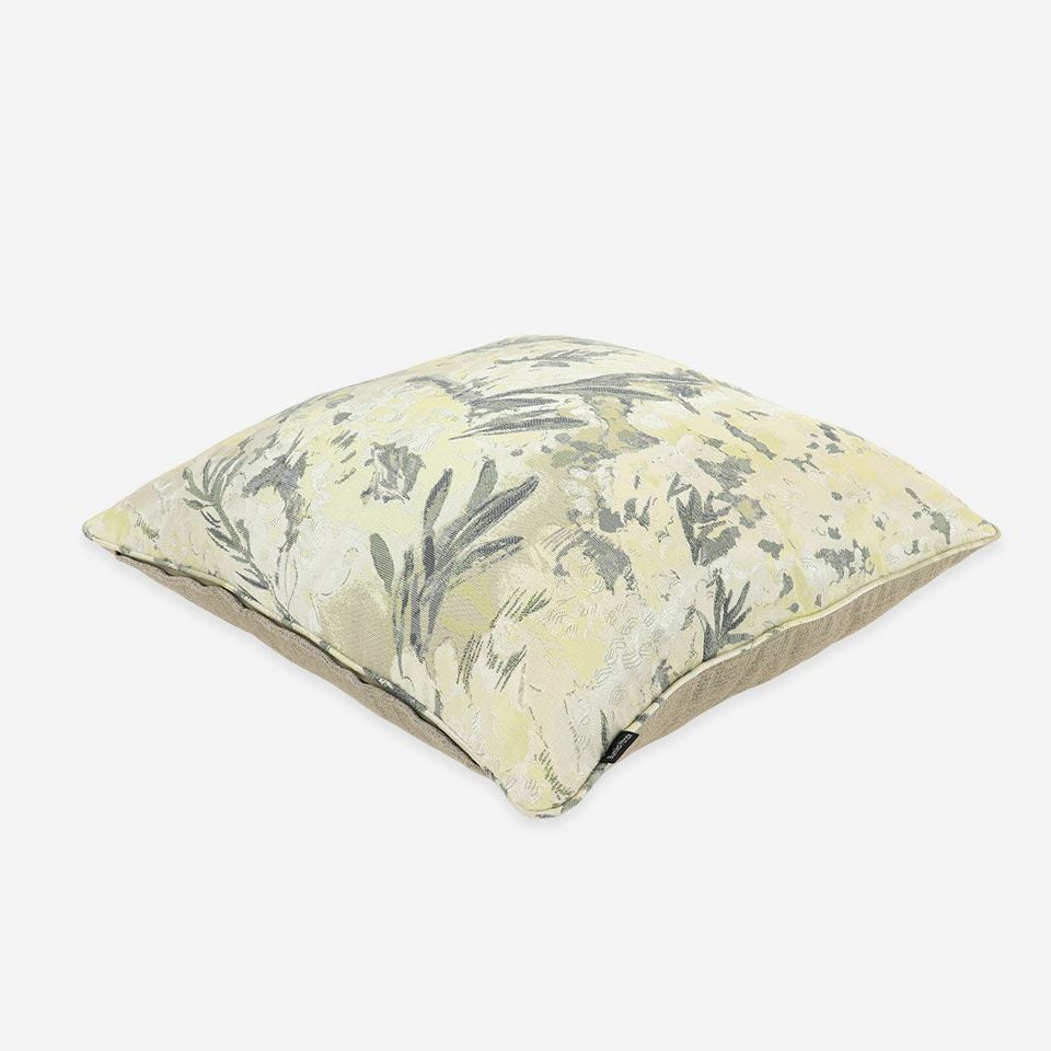 表面と裏面の異なるデザイン／表面共生地のパイピングをつけています／表面カラー：アイボリー／裏面カラー：ベージュ