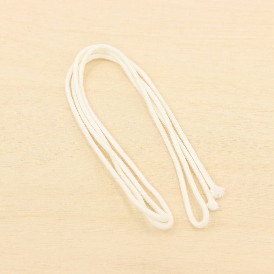 設置に使用する吊りひもがついています