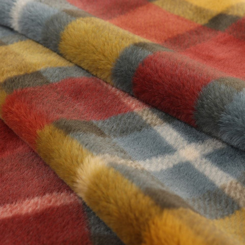 イエロー色は他にはないカラーリングでありながら、テラコッタ、マスタードのミドルトーンがインテリアに不思議と馴染むところが魅力です