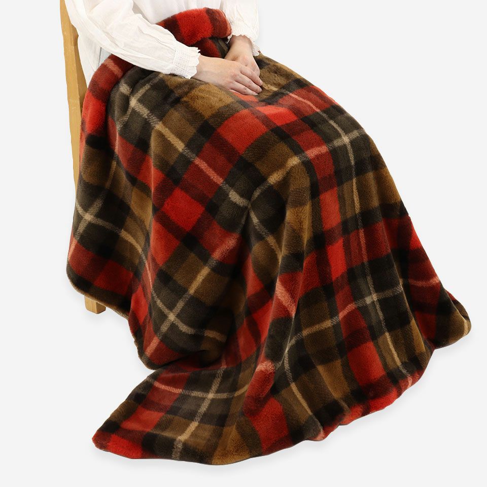 100×140cmサイズは、リビングでちょっとお昼寝やひざ掛けだけではまだ寒い時期のブランケットにいかがでしょうか／カラー：ブラウン