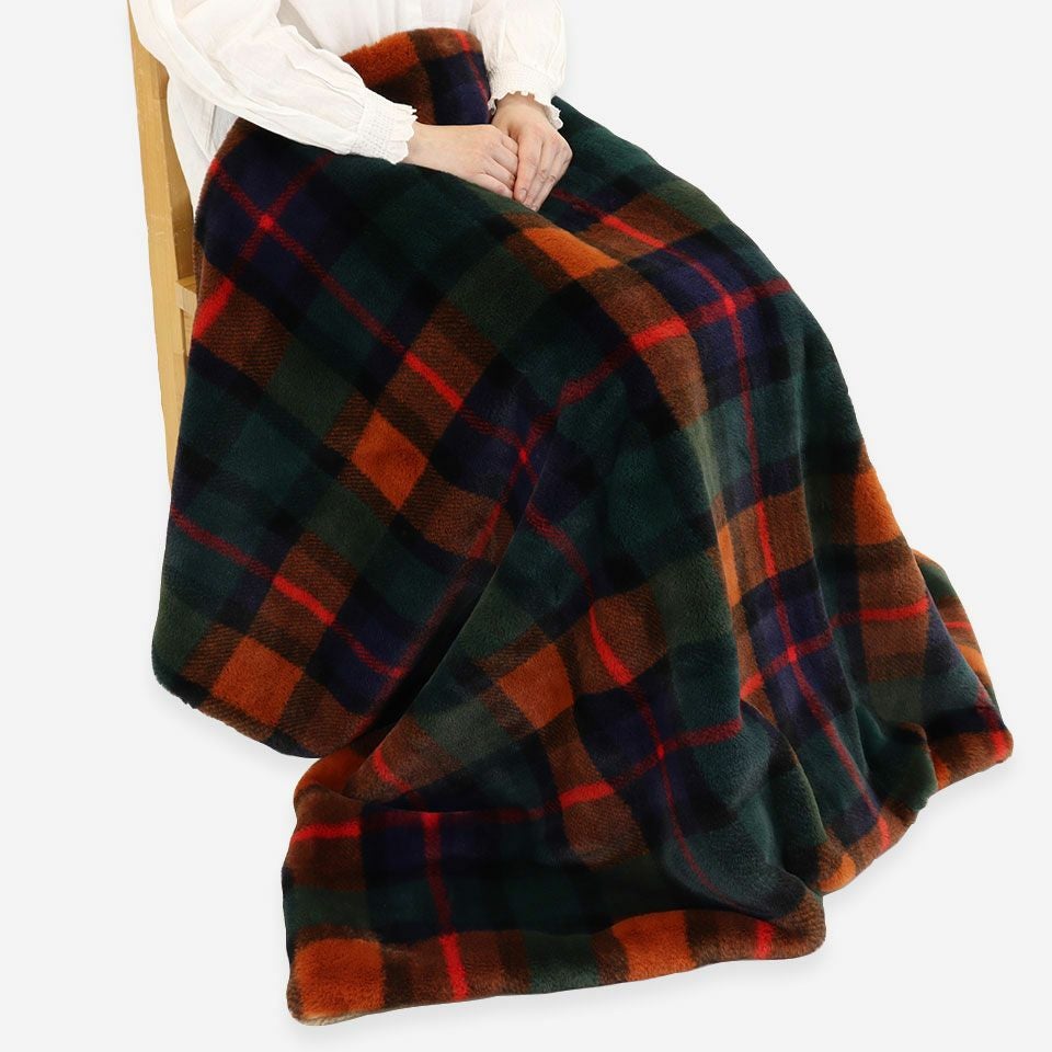 100×140cmサイズは、リビングでちょっとお昼寝やひざ掛けだけではまだ寒い時期のブランケットにいかがでしょうか／カラー：ネイビー