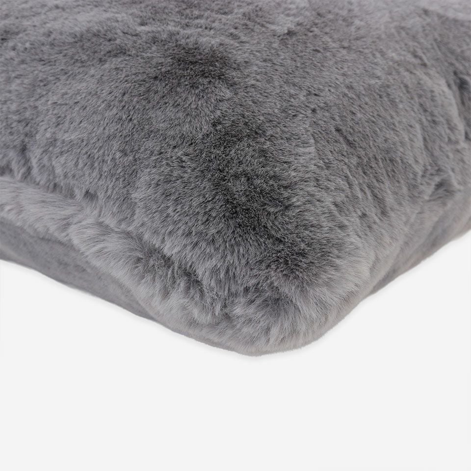 表面と裏面は共生地でシンプルに縫い合わせています／カラー：グレー