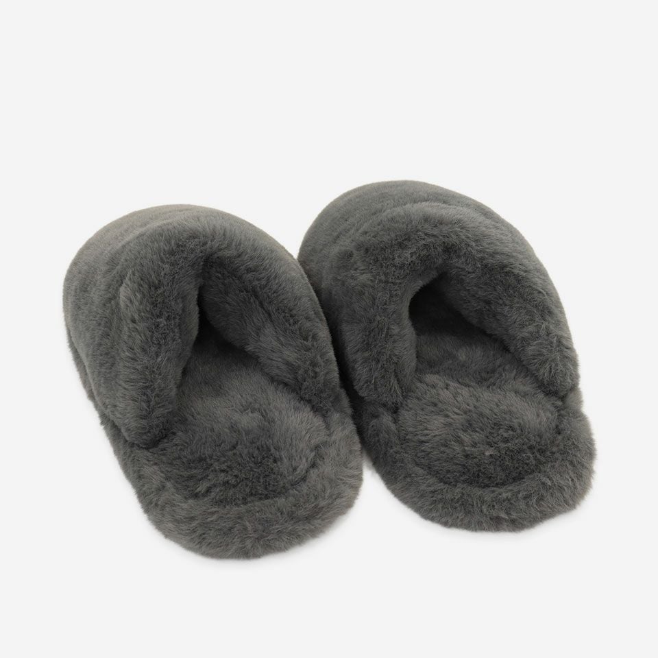 シンプルかつ自然な美しさと心地良い肌触りにこだわりました／カラー：グレー