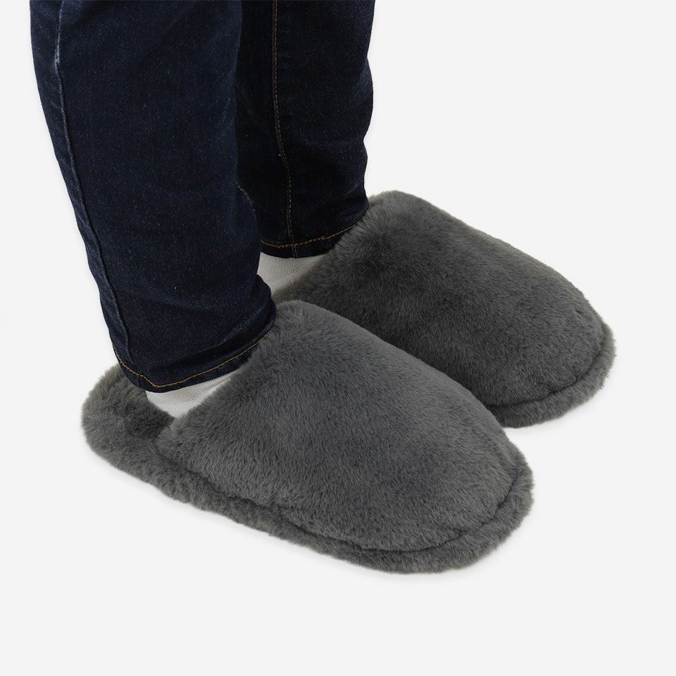 朝晩の肌寒さを感じる季節に、ボリュームたっぷりの愛らしいシルエットが、ほっこりさせてくれる商品です／カラー：グレー