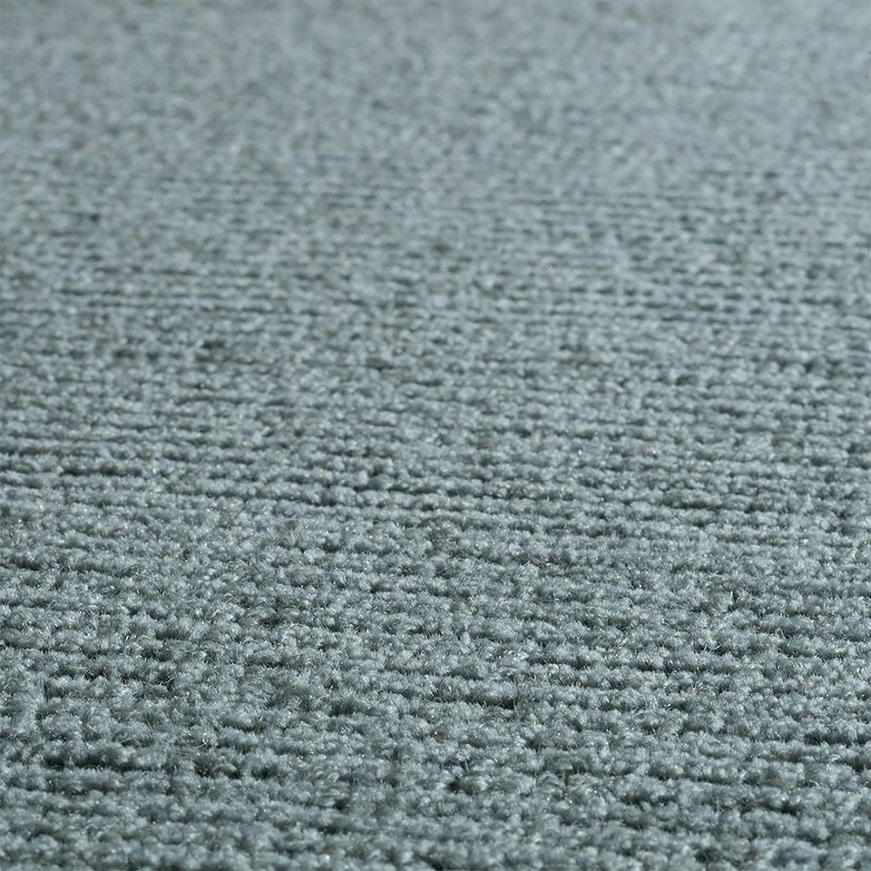 かすみがかった空気や時間がうつろうイメージを表現しました／カラー：ブルー