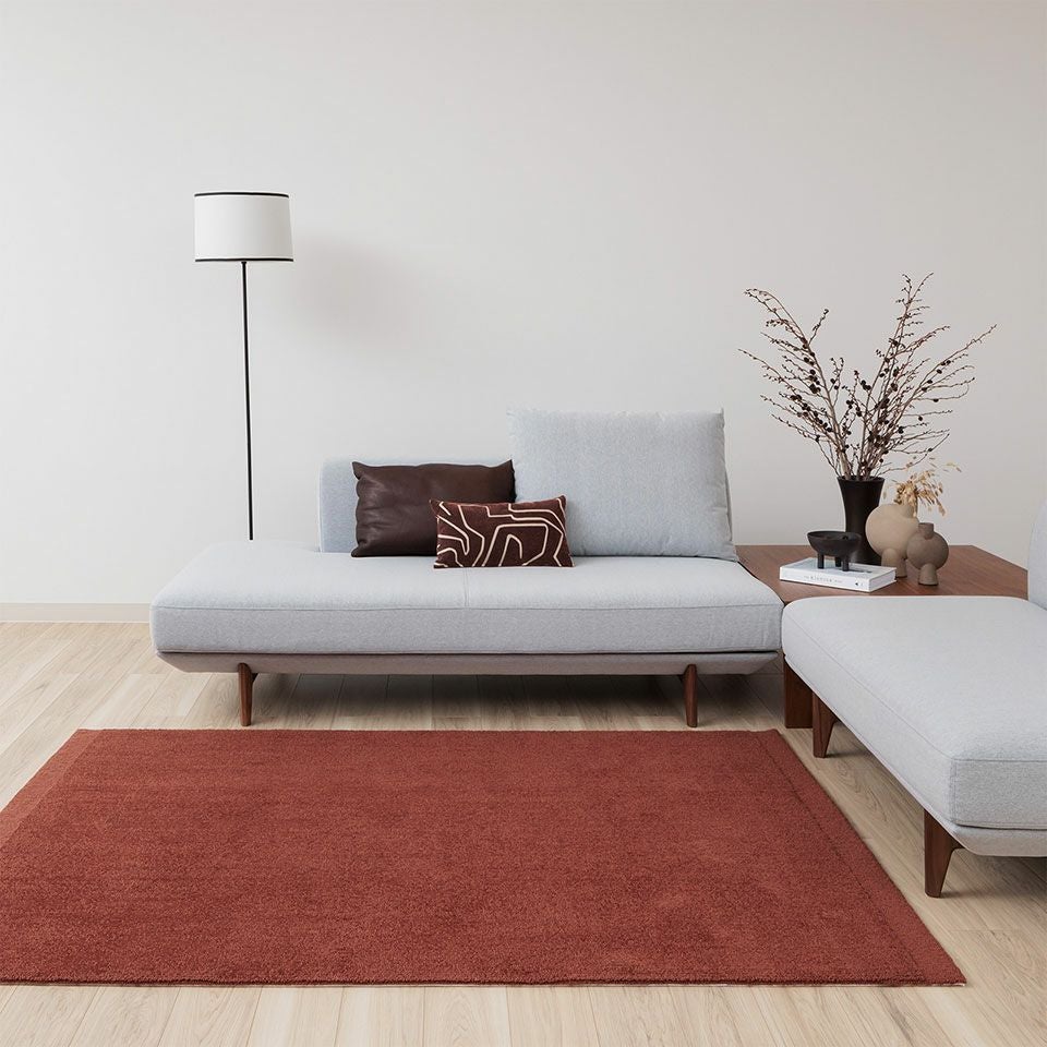 ループパイルの表面をランダムにカットすることで生まれるさりげないテクスチャーが特徴です