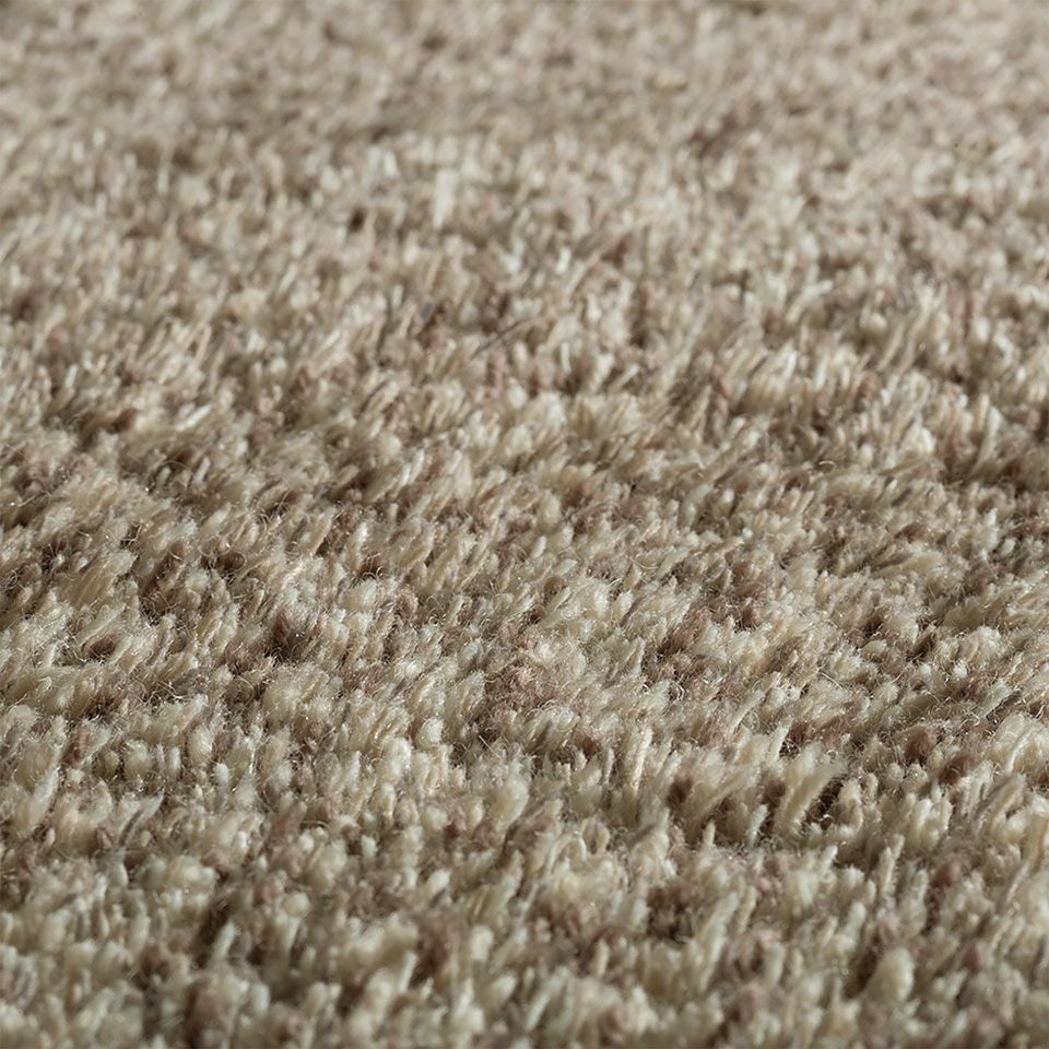 草原の草木が風になびくすがたを表現しました／カラー：ベージュ