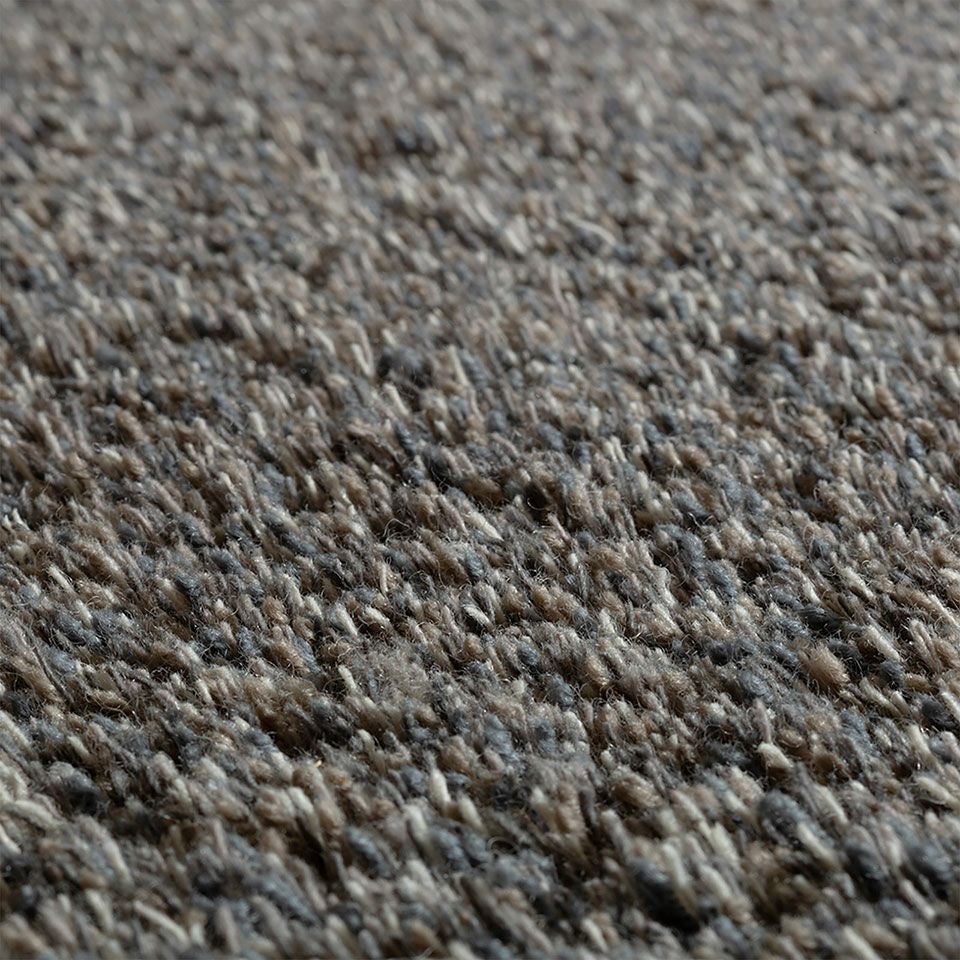 草原の草木が風になびくすがたを表現しました／カラー：グレー