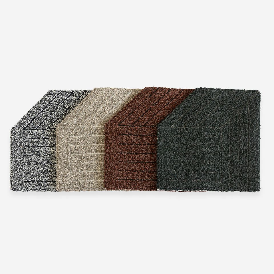 左からブラック・ベージュ・ダークレッド・グリーンの4色展開です