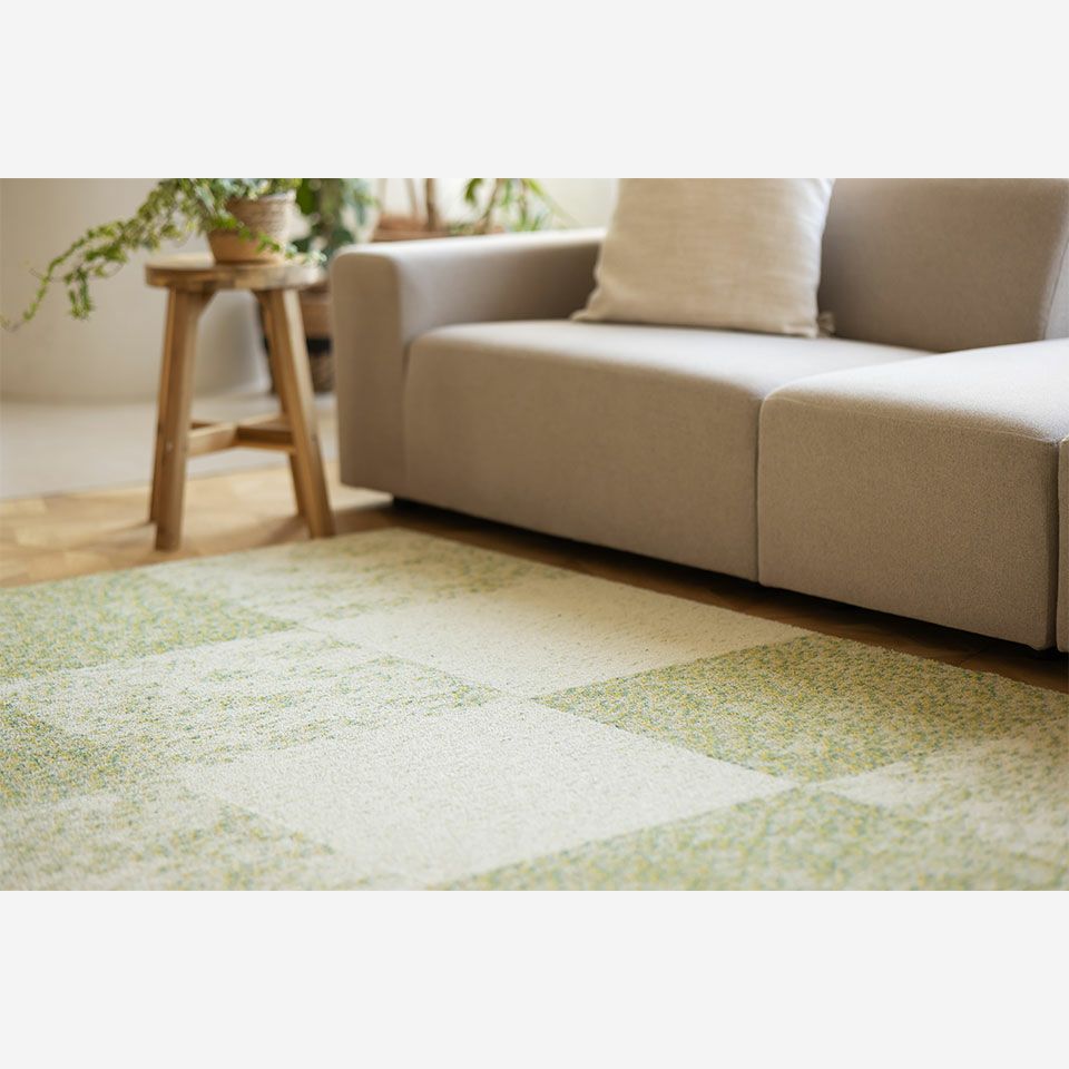 濃中淡3つのカラーで作るグラデーションで、季節の移ろいをイメージしています