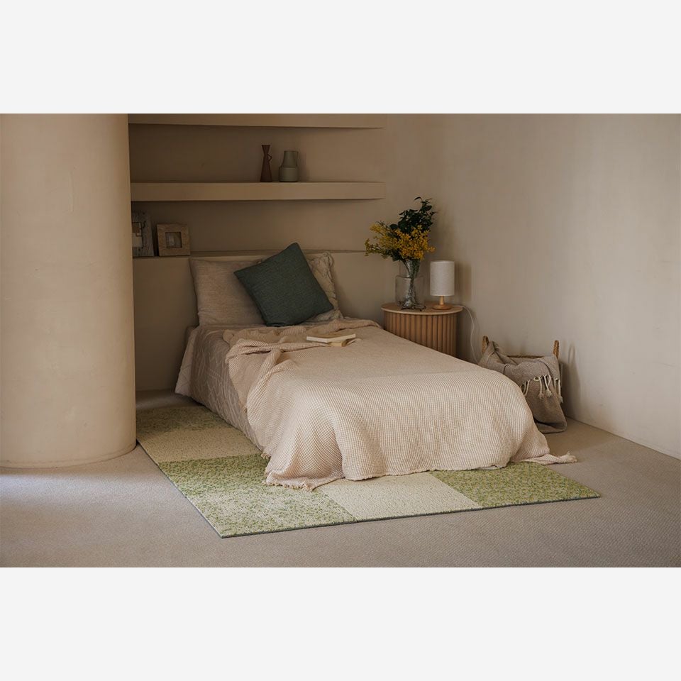 タイル形状の為、必要な場所にだけ置いて使用できるのもポイントです