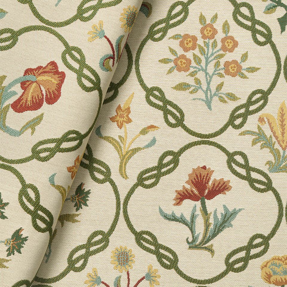 生地拡大画像／ベースにはナチュラルな風合いを持たせ、緑の縁取りは太めの糸でしっかりと描き出しています