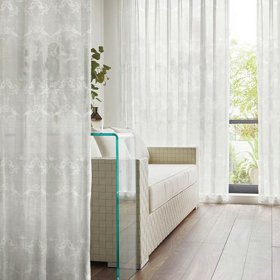 イメージ画像／日中もかわいらしいツグミのデザインが楽しめる刺繍レースです