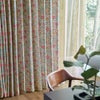 イメージ画像／ローズは、チューリップとバラの花が華やかに咲き誇り、茂みの中では陽気な2羽の鳥が戯れる、優雅で生き生きとしたデザインです