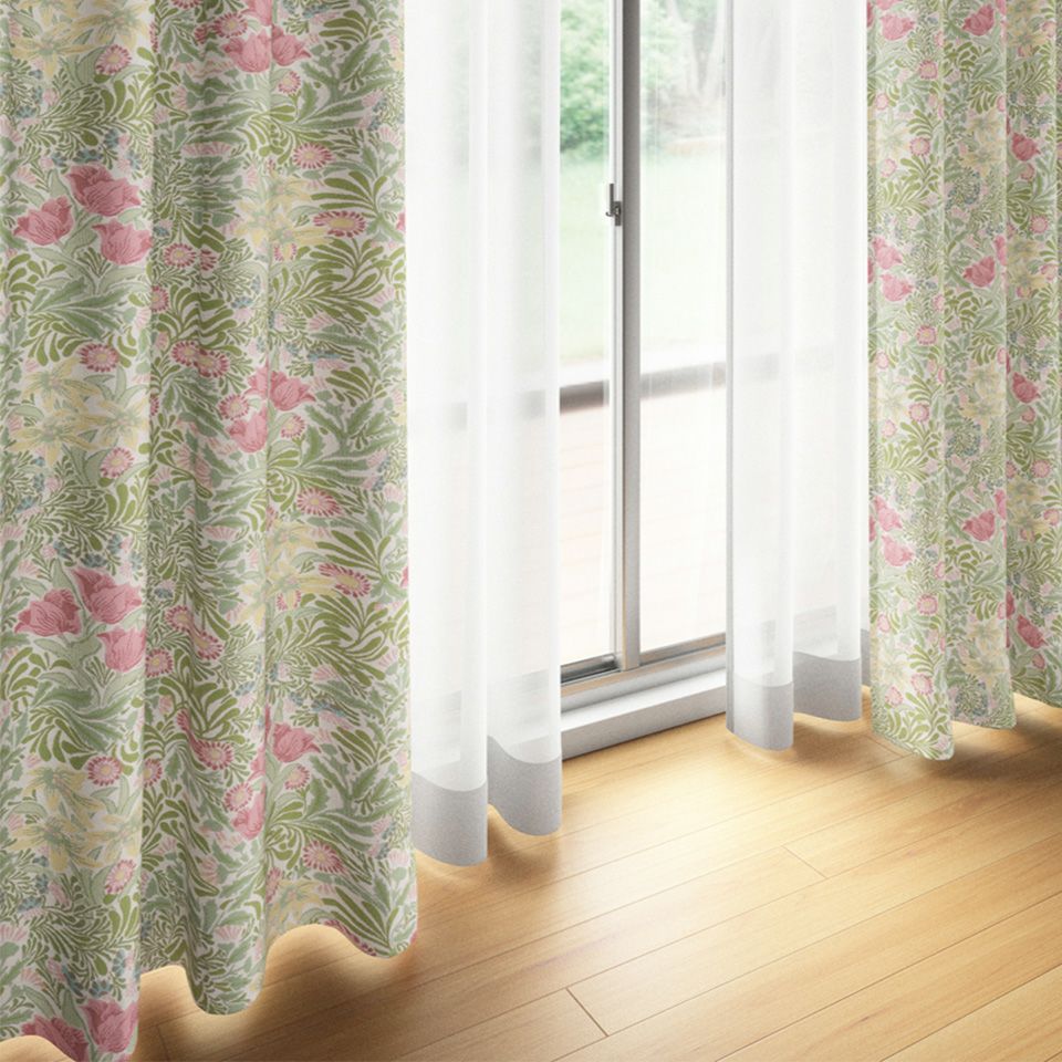 イメージ画像／ナチュラルな風合いのベースの上に、多彩な色使いと光沢のある花々が際立ち、華やかさと上品さが共存する仕上がりとなっています