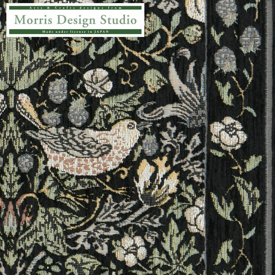 モリスの別荘であるケルムスコット・マナーでいちごをついばむツグミを見て描いたデザインです