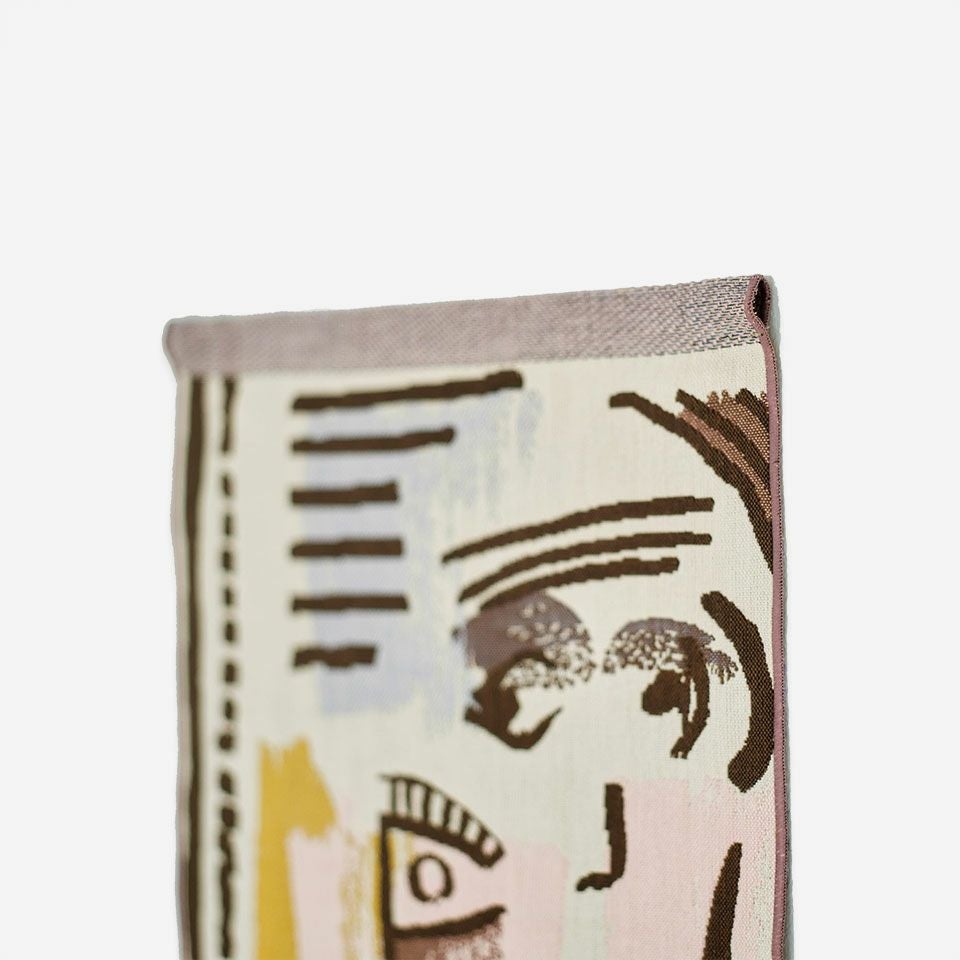 上部は筒状になっています