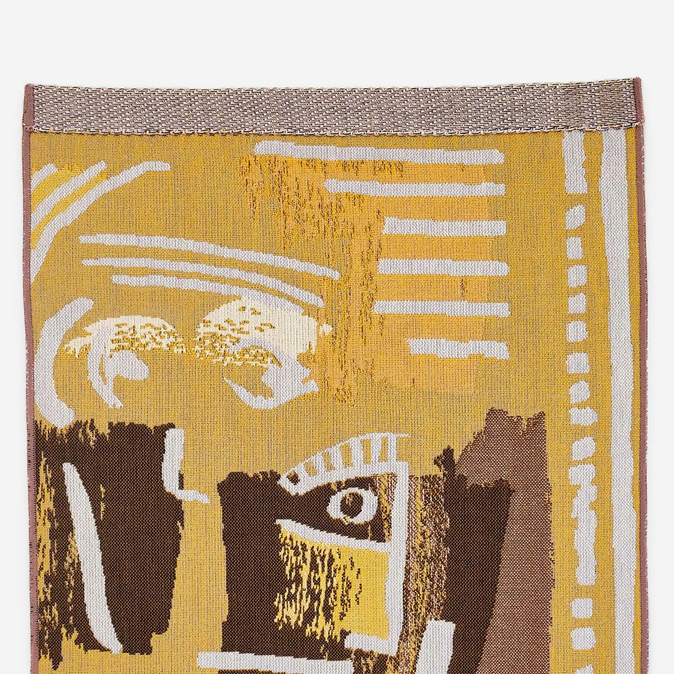 筒状部分の左右から画びょうを入れて壁に止めると簡単にきれいに飾れることが出来ておすすめです